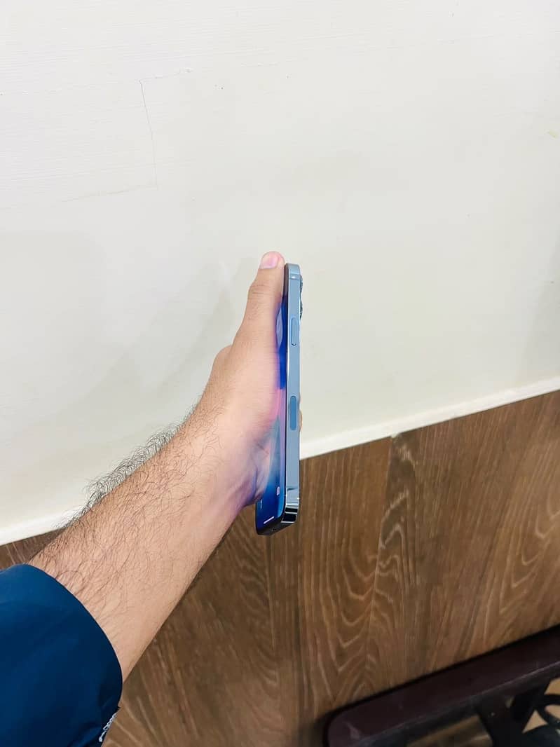 Apple iPhone 13 Pro Max 4