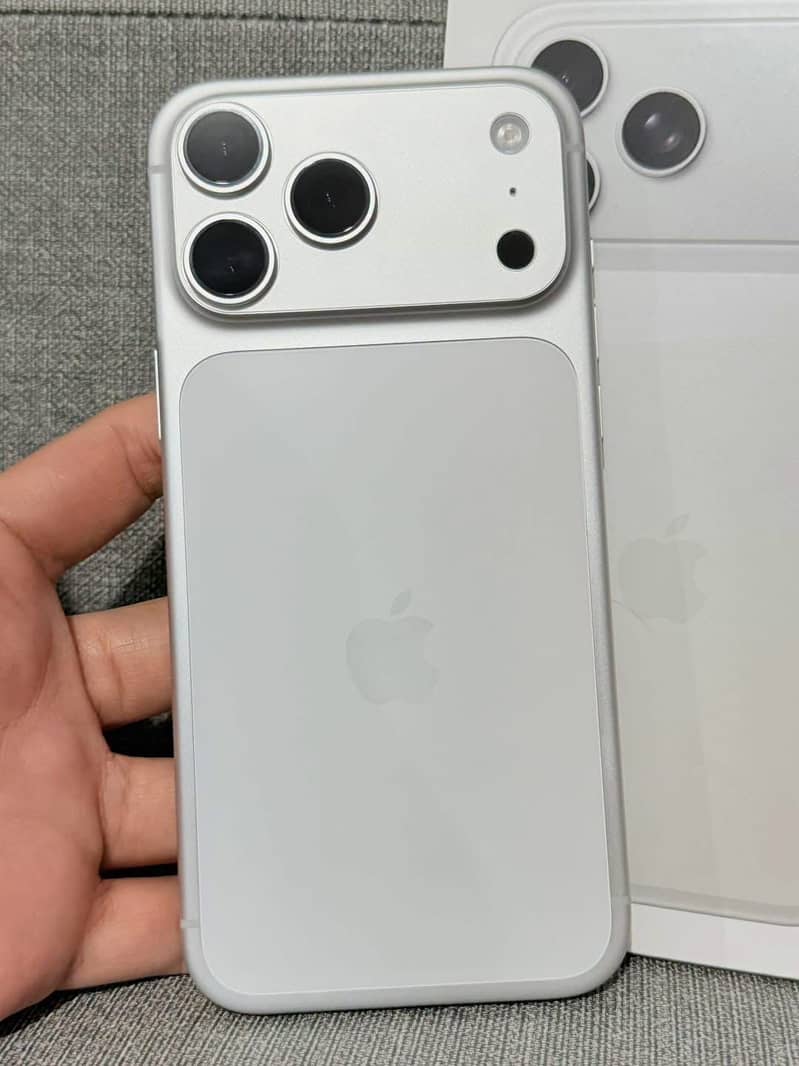 Apple iPhone 17 Pro Max 1