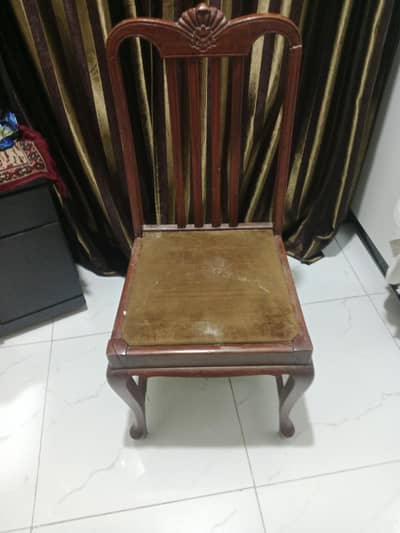 total 6 dining chairs