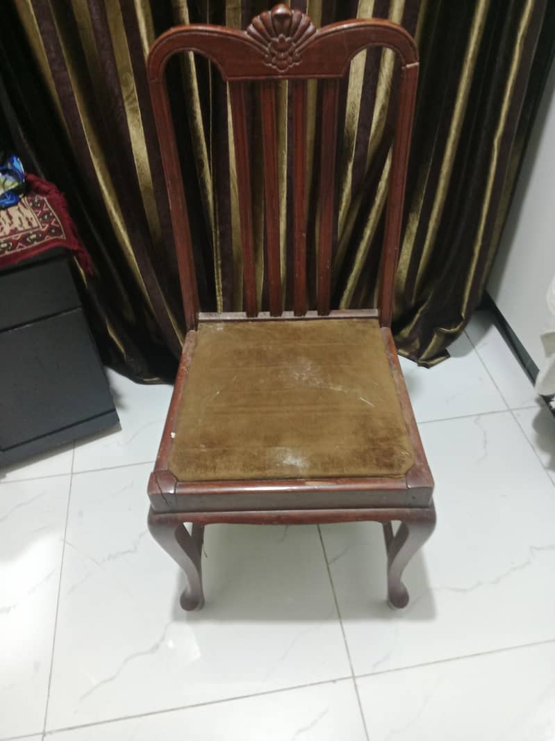 total 6 dining chairs 0