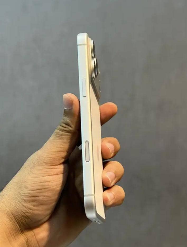 Apple iPhone 17 Pro Max 1