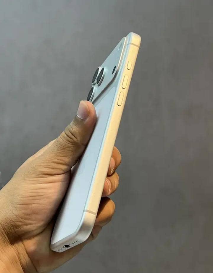 Apple iPhone 17 Pro Max 2
