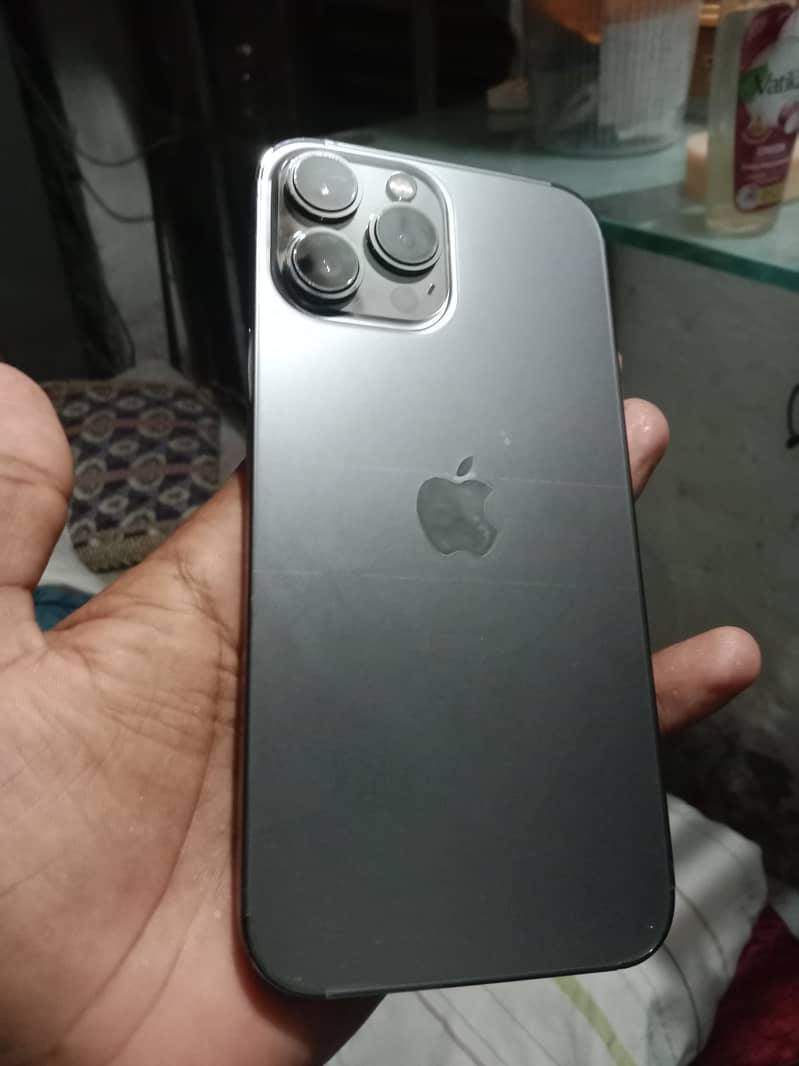 Apple iPhone 13 Pro Max 4