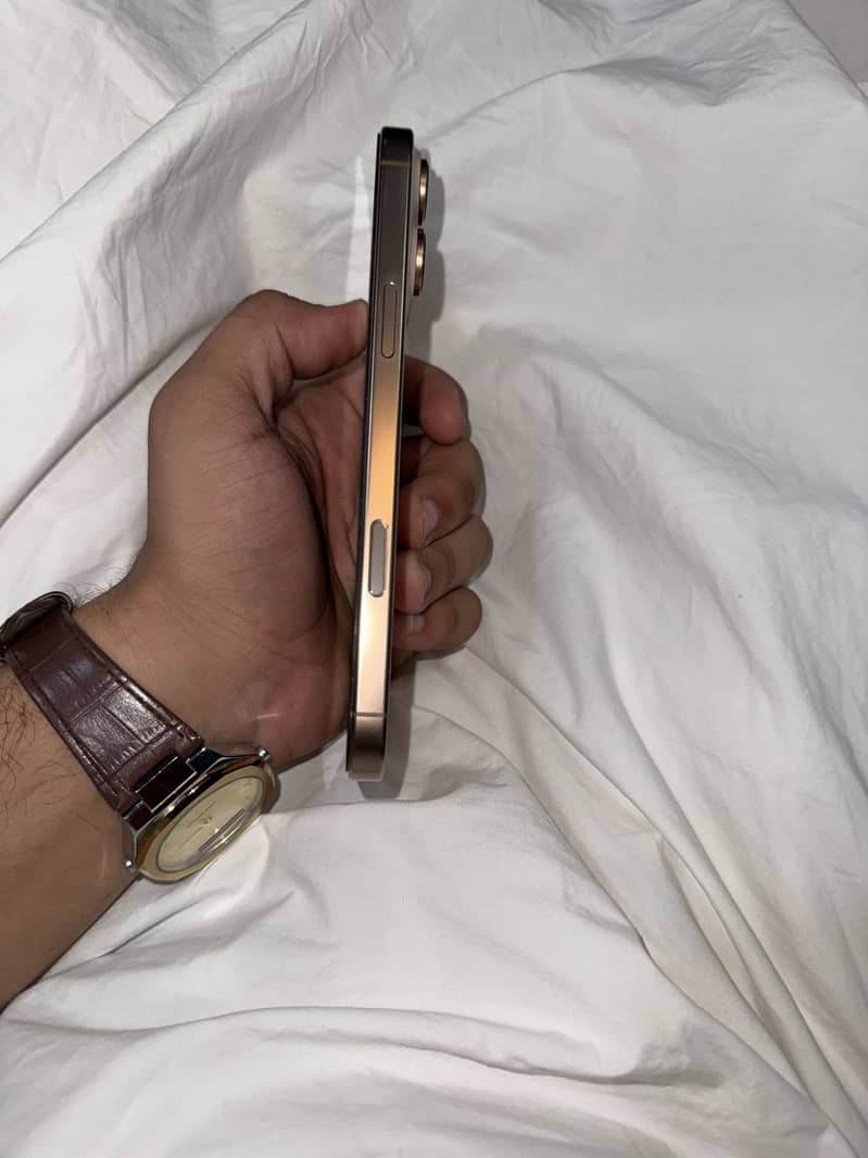 iPhone 16PM 3