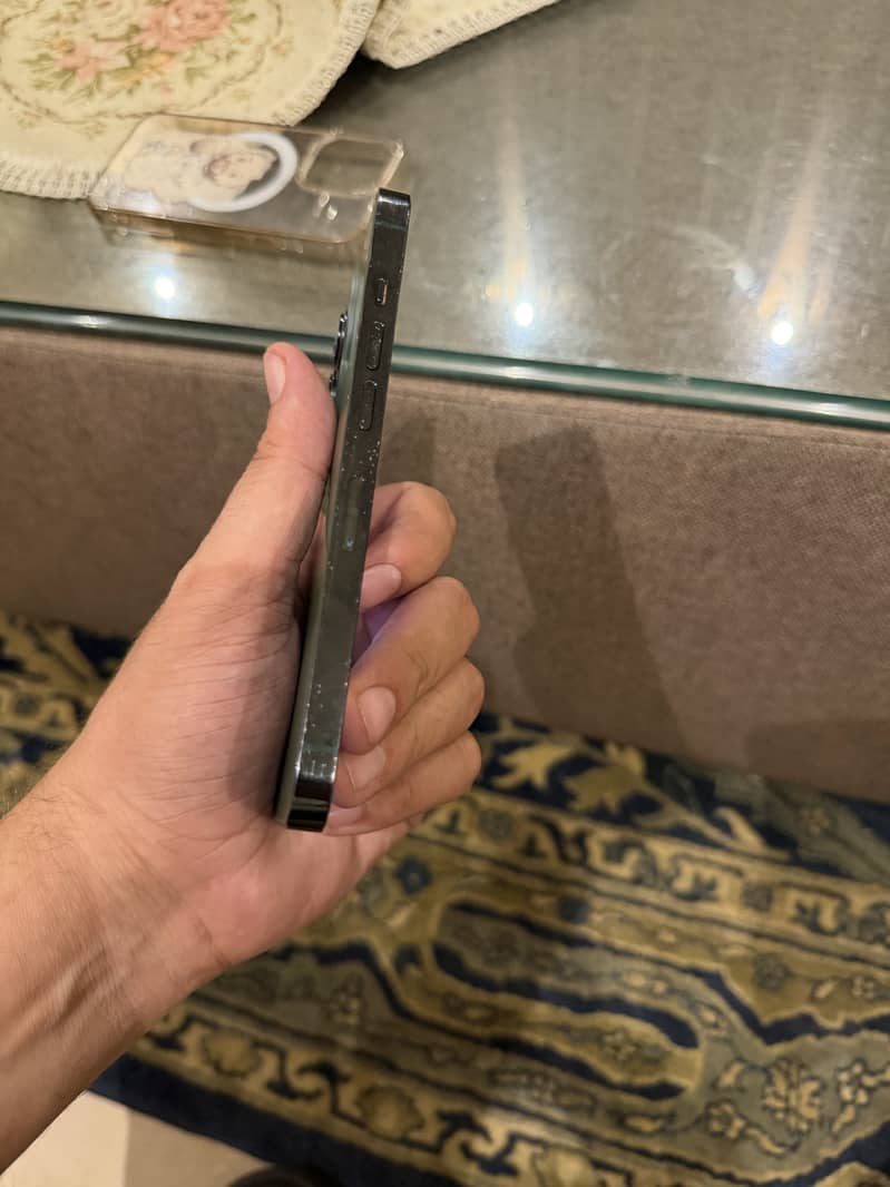 Apple iPhone 13 Pro 4
