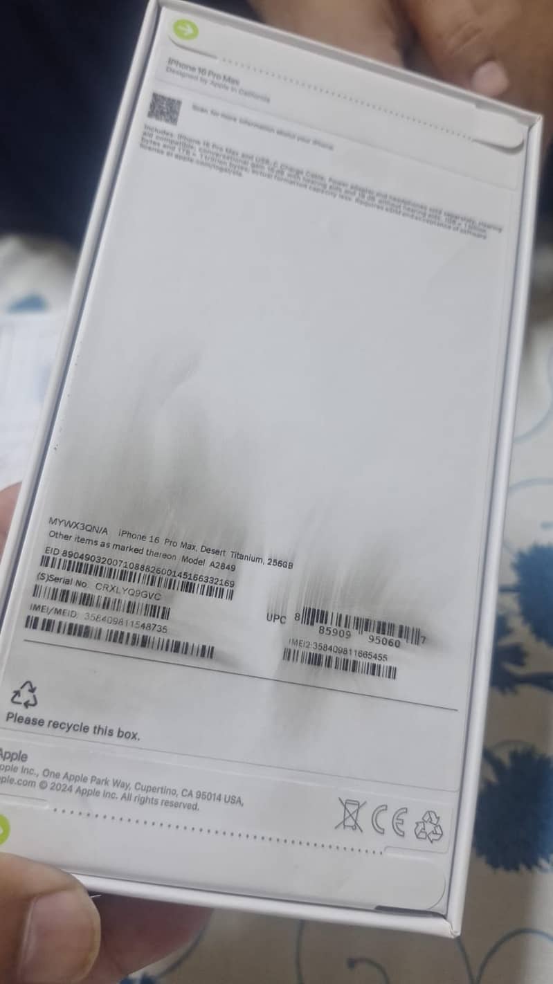Apple iPhone 16 Pro Max 4