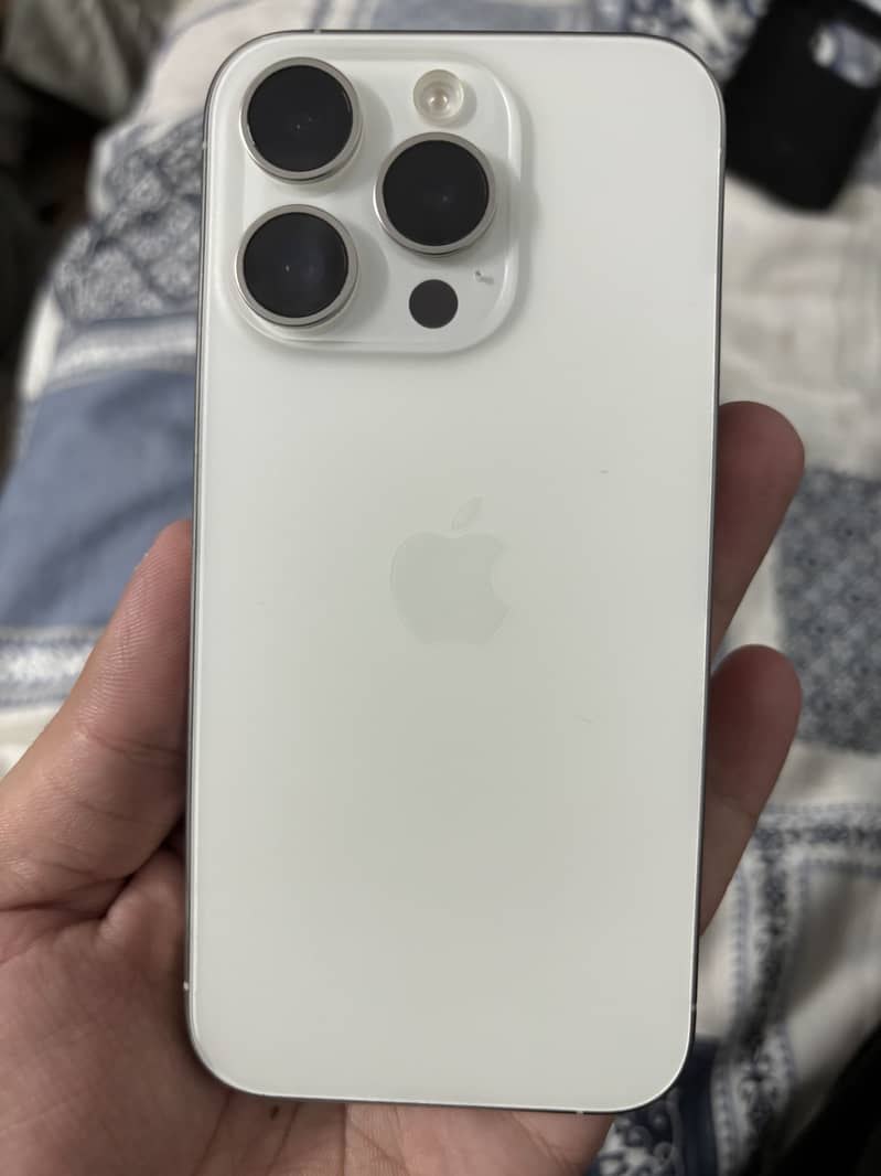 Apple iPhone 15 Pro 0