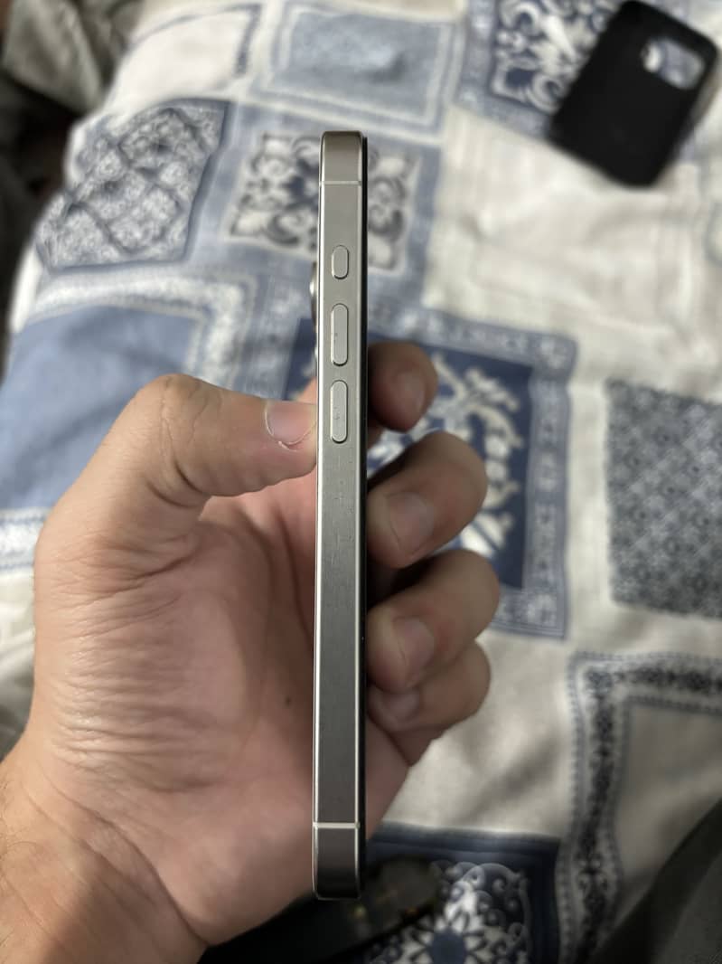 Apple iPhone 15 Pro 2