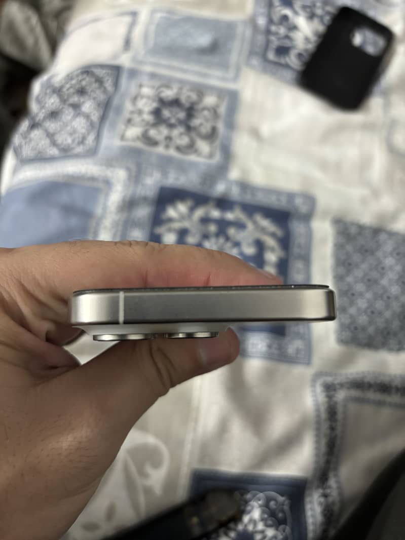 Apple iPhone 15 Pro 3