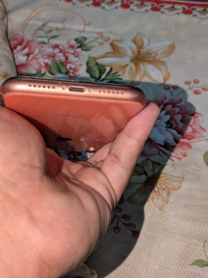 Apple iPhone XR 4