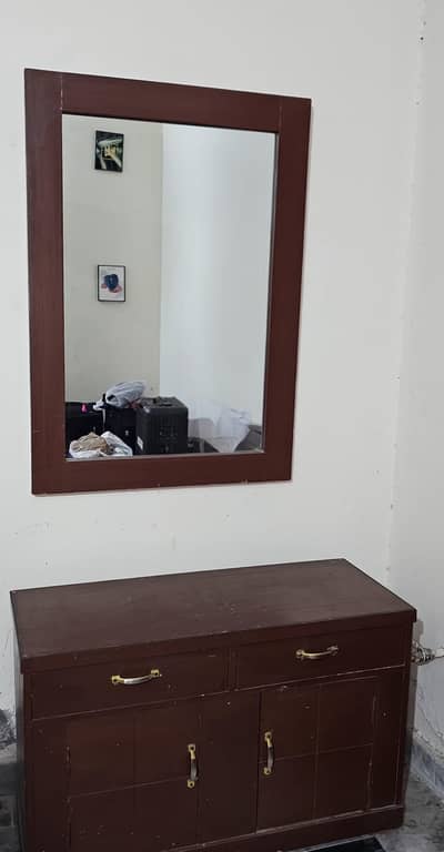 Bed with 2 side tables and dressing table