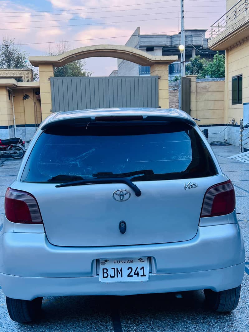 Toyota Vitz 2000 1