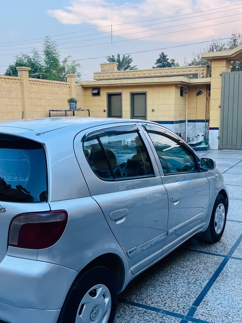 Toyota Vitz 2000 3