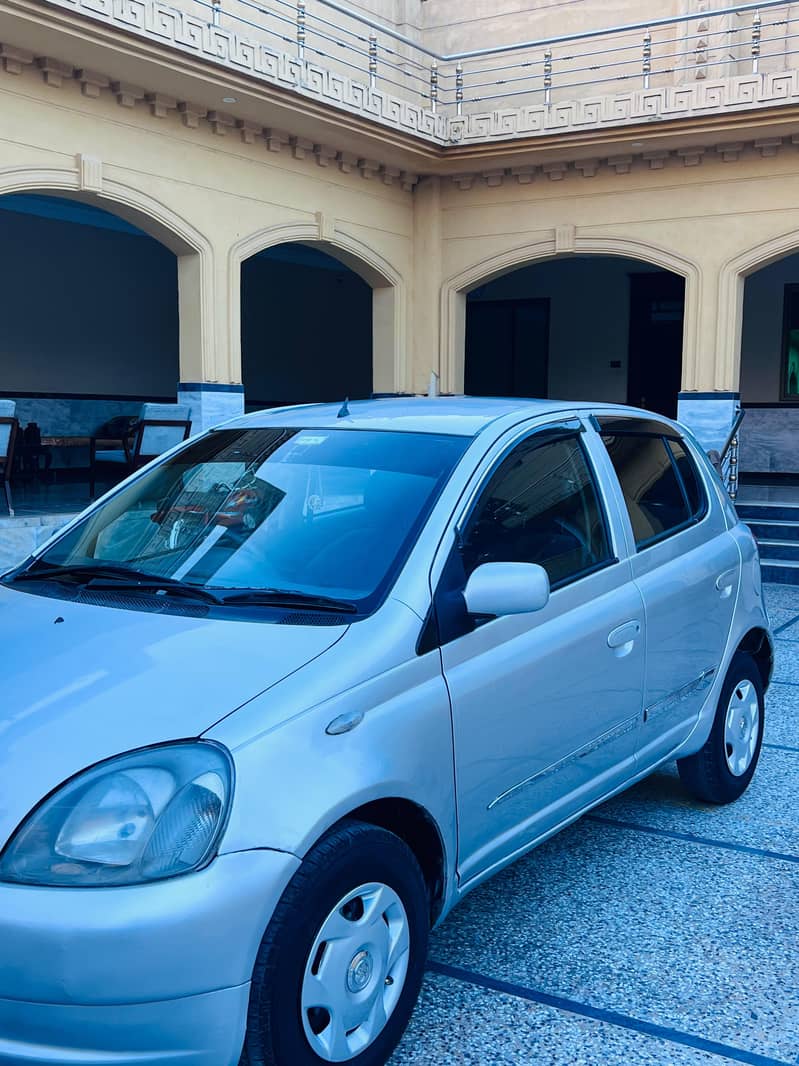 Toyota Vitz 2000 4
