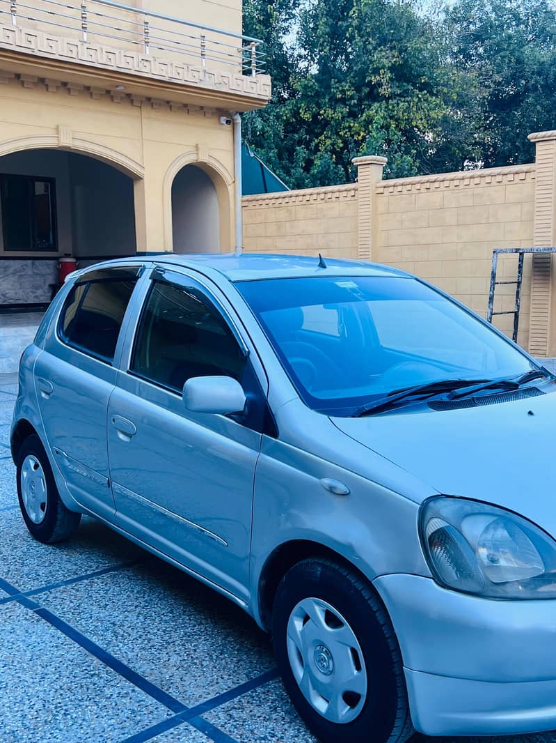 Toyota Vitz 2000 5