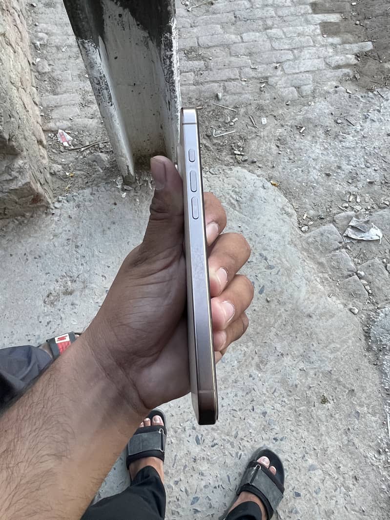 Apple iPhone 16 Pro Max 5