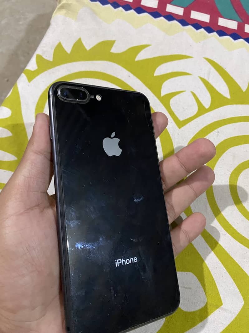 Apple iPhone 8 Plus 0