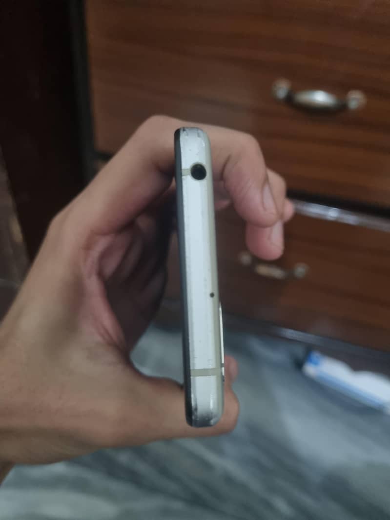 Sharp Aquos Sense 5G 1
