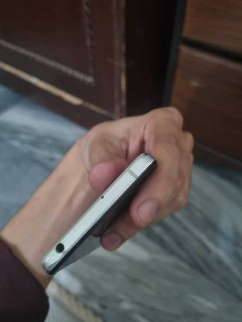 Sharp Aquos Sense 5G 3