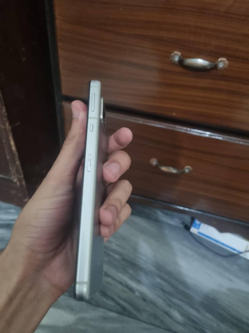 Sharp Aquos Sense 5G 4