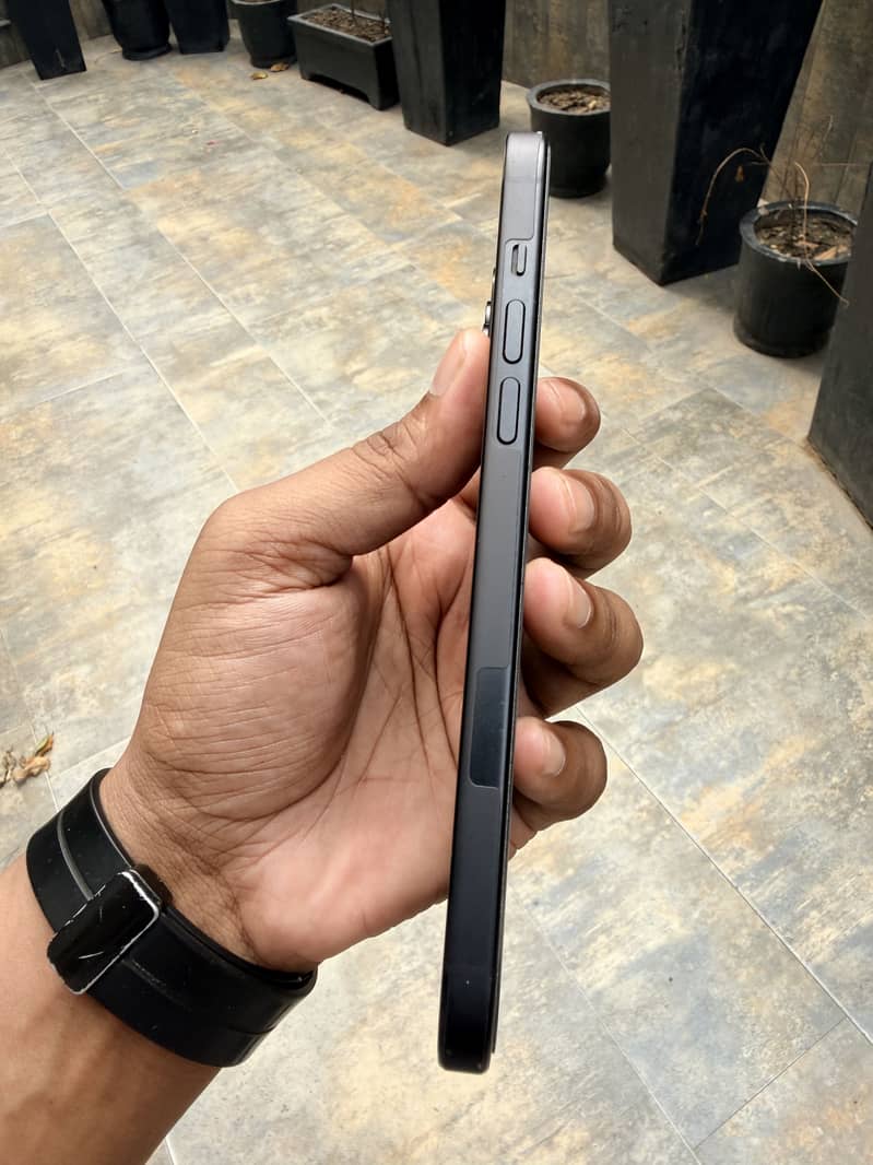 Apple iPhone 15 plus 2