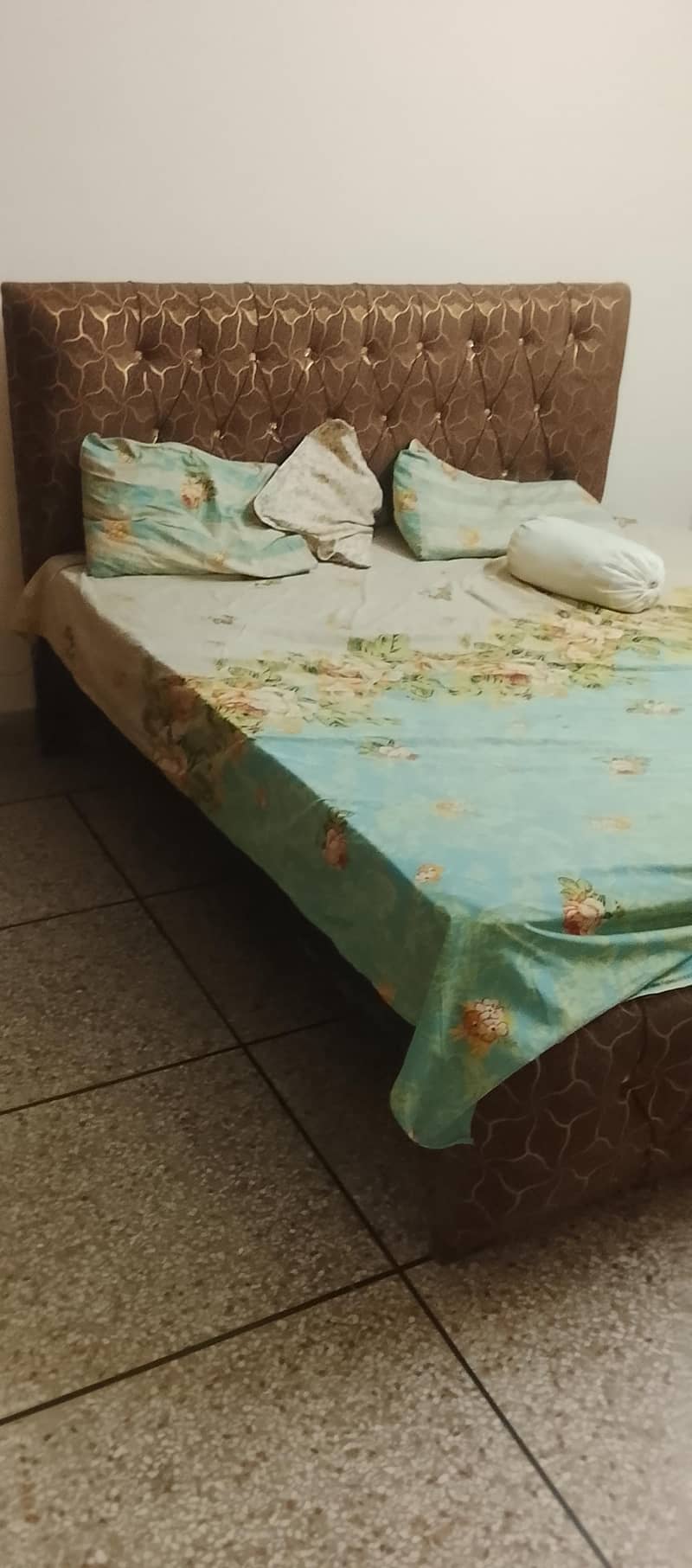 Double bed with metress 0