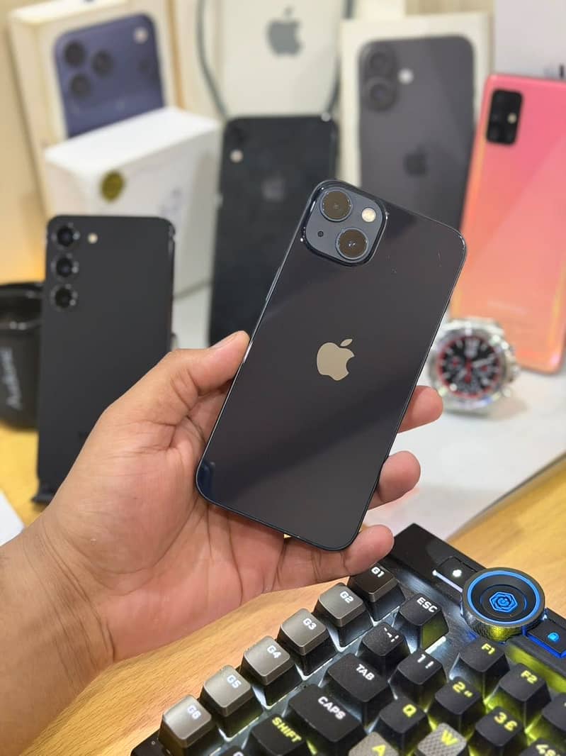 Apple iPhone 13 0