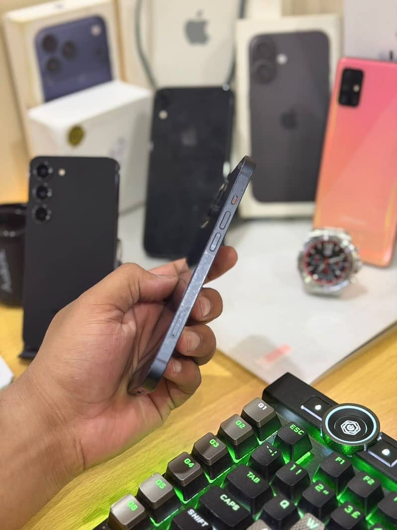 Apple iPhone 13 3
