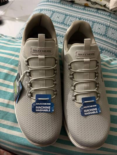 SKECHERS USA BRAND NEW SHOE.