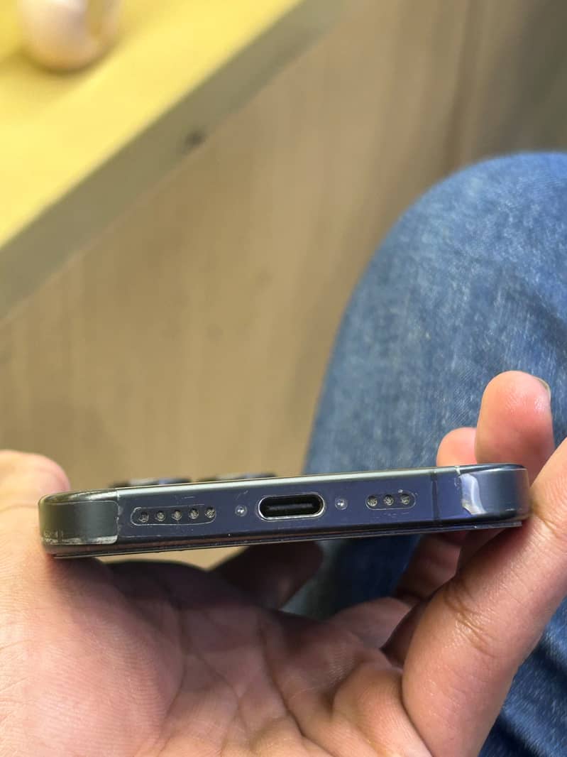 Apple iPhone 15 Pro 1
