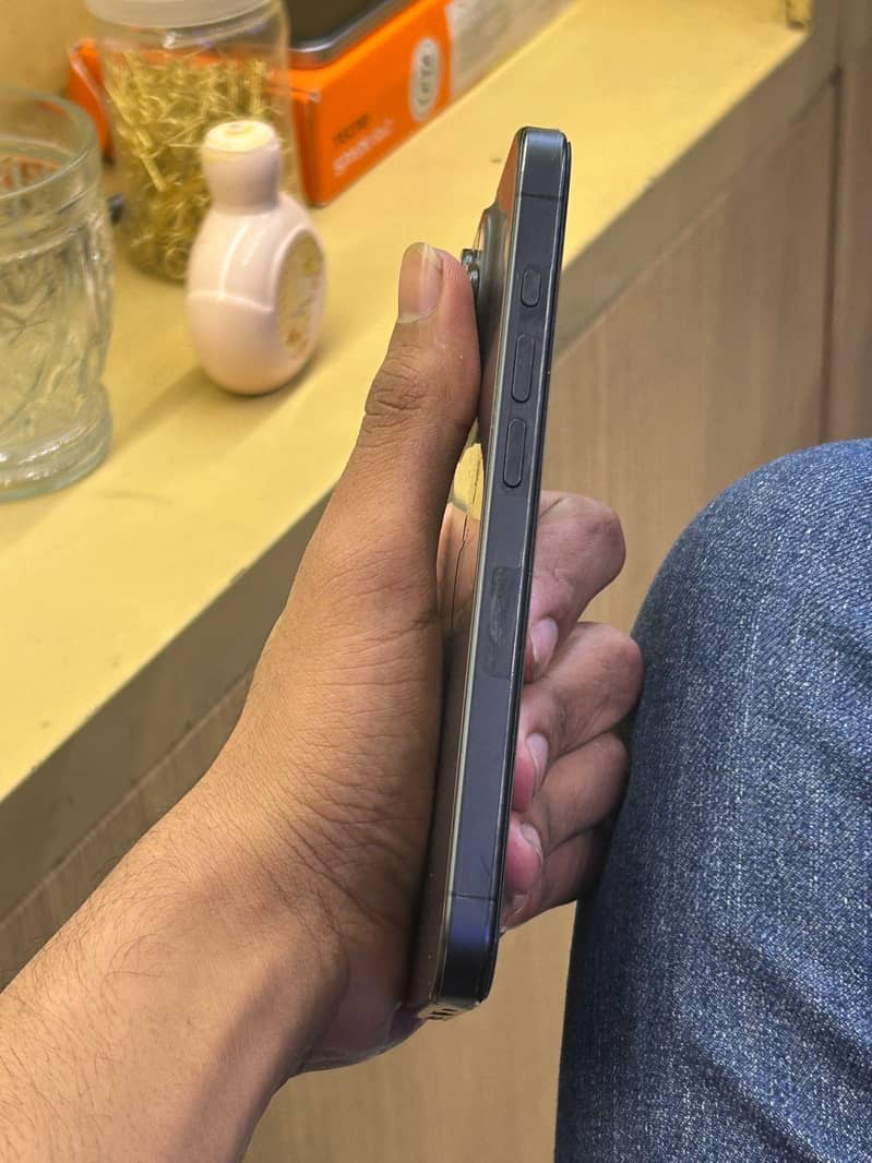 Apple iPhone 15 Pro 2