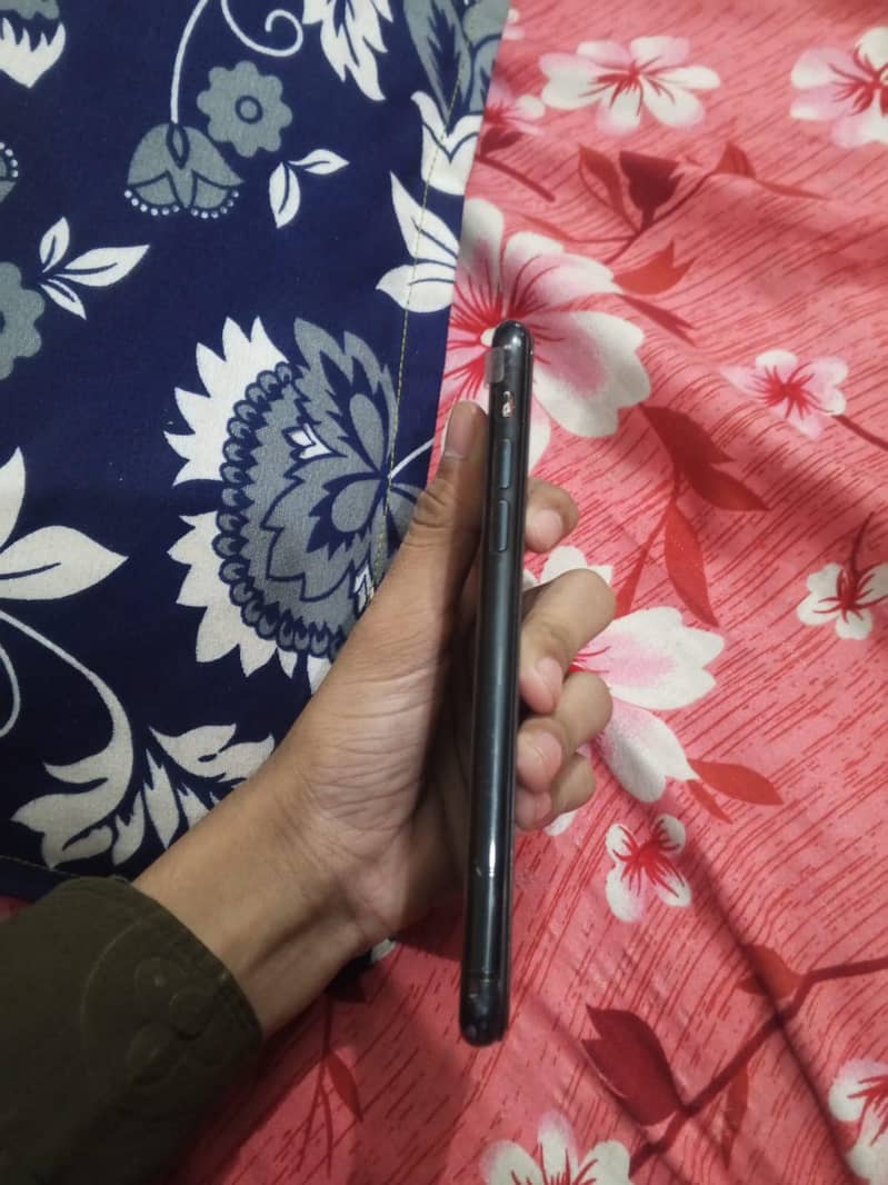 IPHONE XR 3