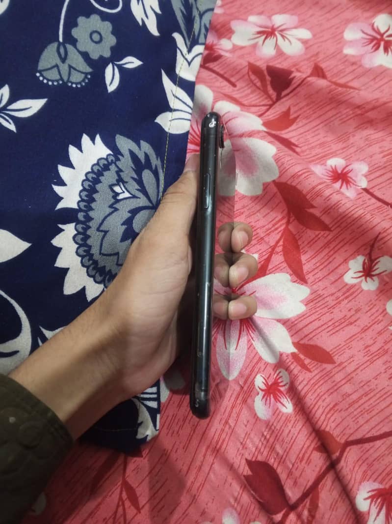 IPHONE XR 5