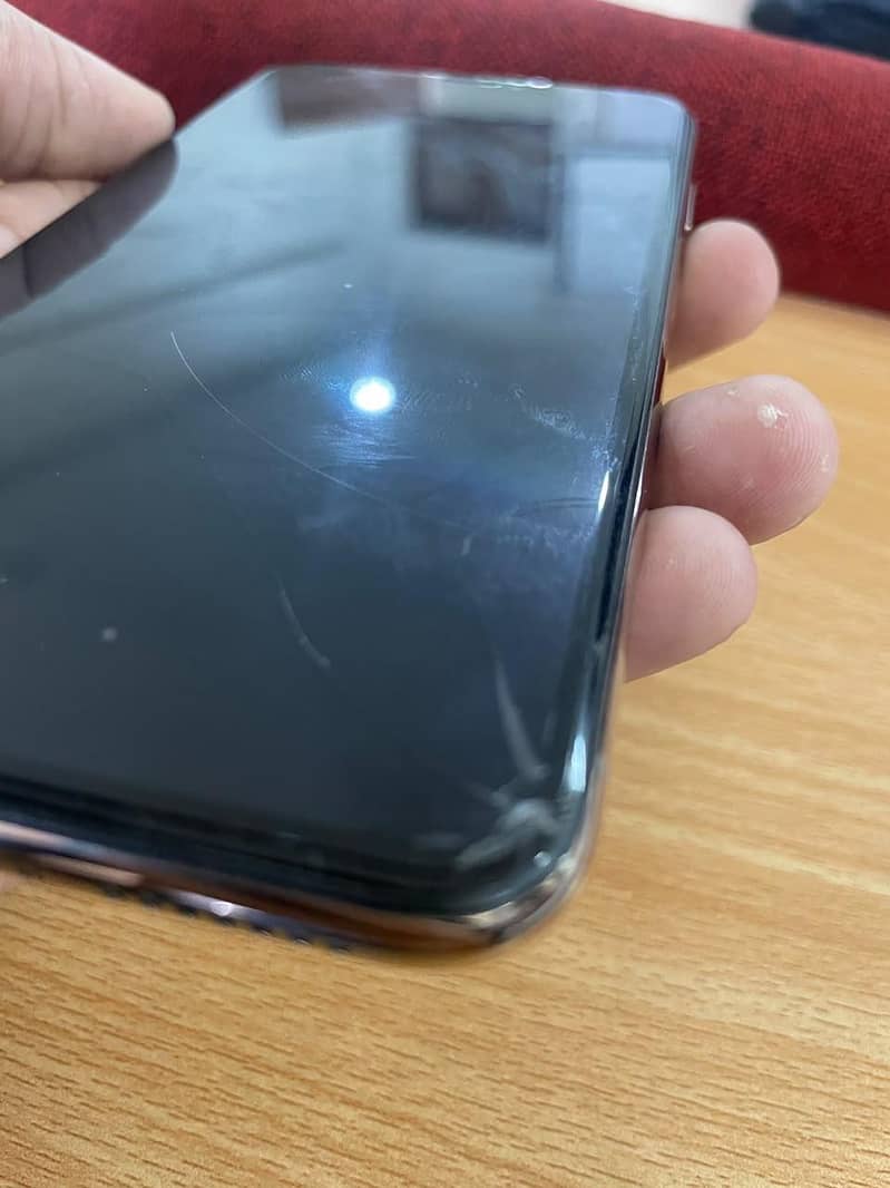Apple iPhone XS Max 5