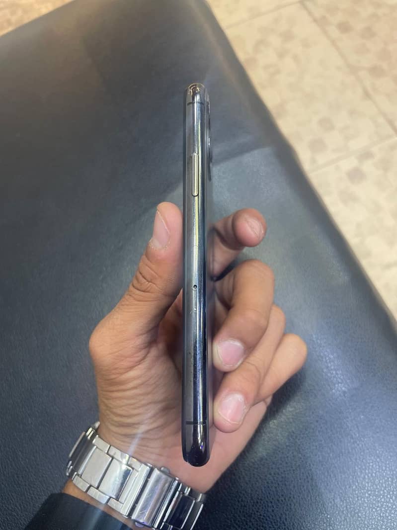 Apple iPhone 11 Pro 2