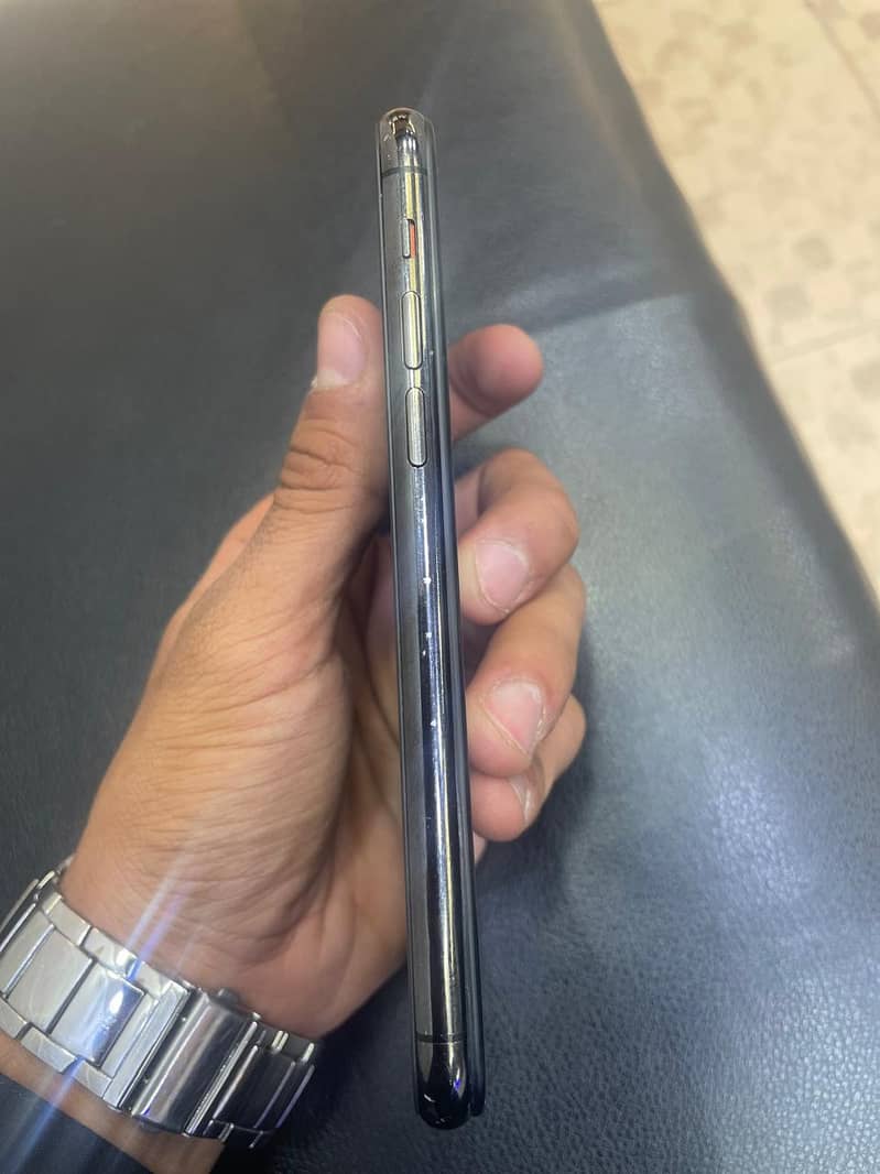 Apple iPhone 11 Pro 3