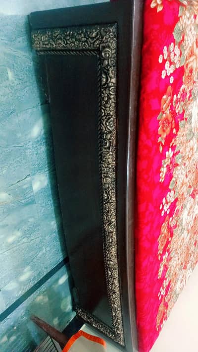 2ble bed h new condition mah h use bot kam keya h