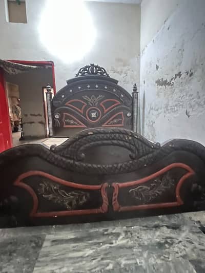 بیڈ +سایڈ ٹیبل+ڈرسینگ ٹیبل+شوکیس+استری سٹینڈ+ریل+ سوفا سیٹ گول ٹیبل