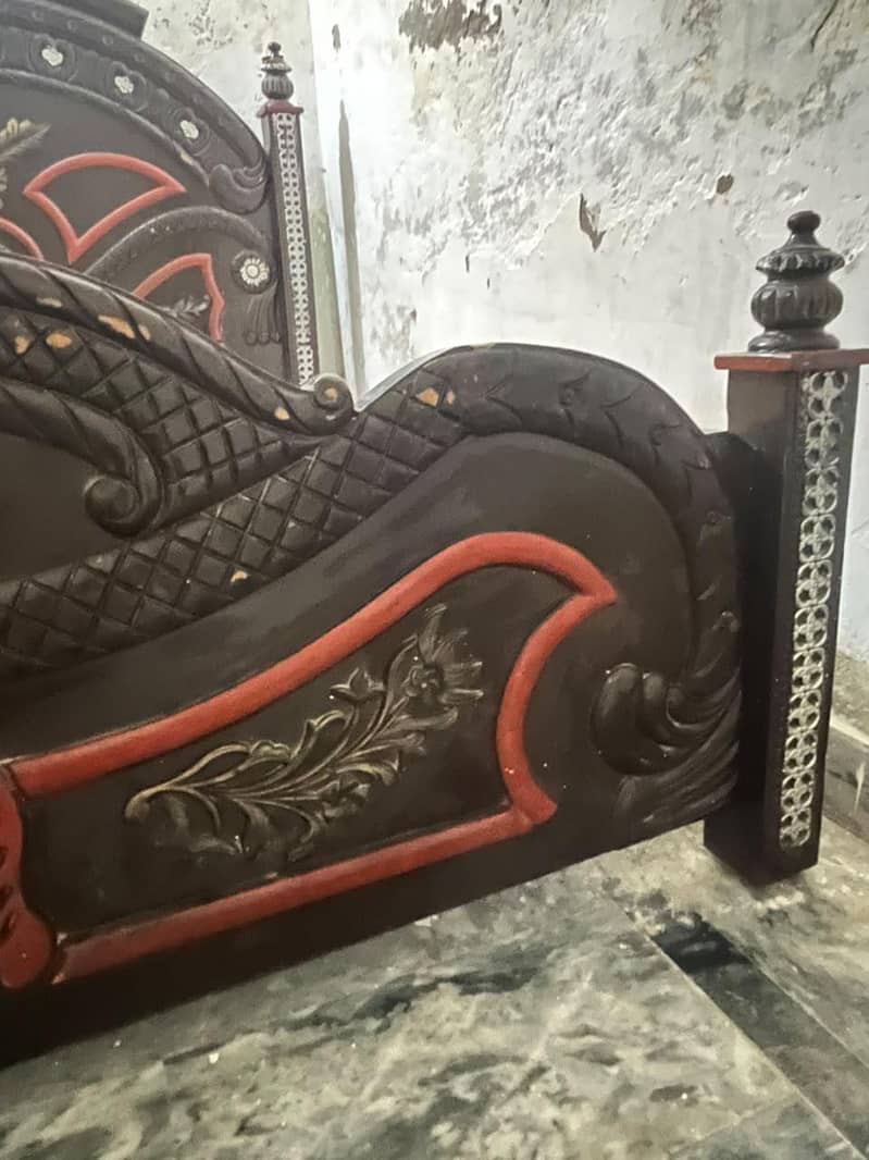 بیڈ +سایڈ ٹیبل+ڈرسینگ ٹیبل+شوکیس+استری سٹینڈ+ریل+ سوفا سیٹ گول ٹیبل 6