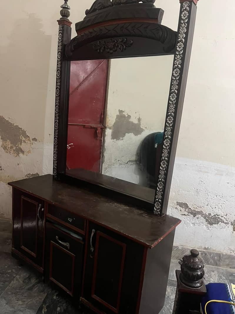 بیڈ +سایڈ ٹیبل+ڈرسینگ ٹیبل+شوکیس+استری سٹینڈ+ریل+ سوفا سیٹ گول ٹیبل 11