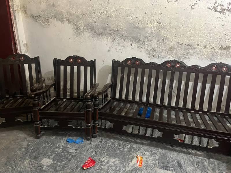 بیڈ +سایڈ ٹیبل+ڈرسینگ ٹیبل+شوکیس+استری سٹینڈ+ریل+ سوفا سیٹ گول ٹیبل 14