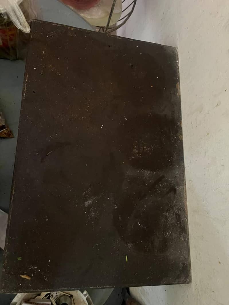بیڈ +سایڈ ٹیبل+ڈرسینگ ٹیبل+شوکیس+استری سٹینڈ+ریل+ سوفا سیٹ گول ٹیبل 19