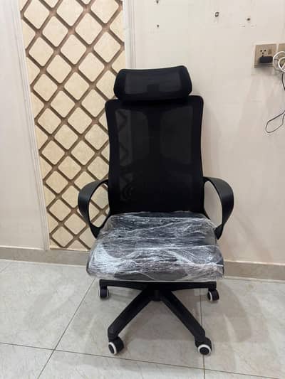 Executive Mesh Desk Chair with Headrest – Brand New Condition