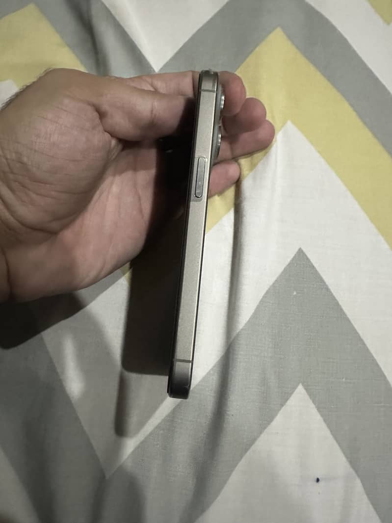 Apple iPhone 15 Pro 0
