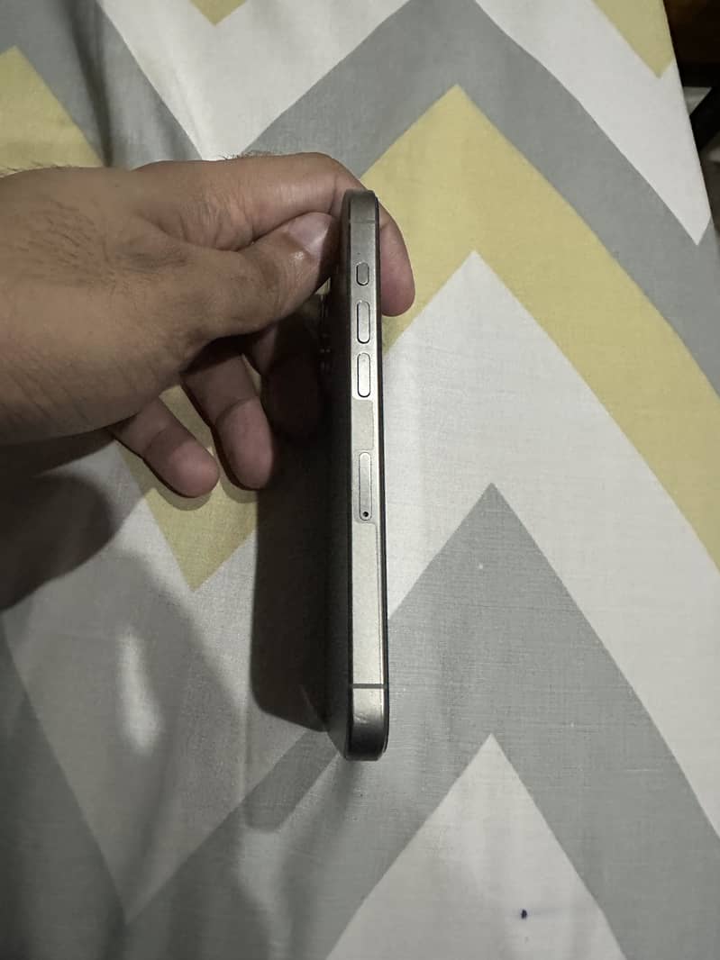 Apple iPhone 15 Pro 3