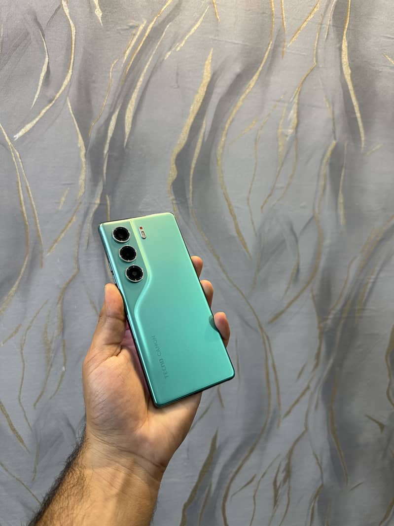 Tecno CAMON 40 0