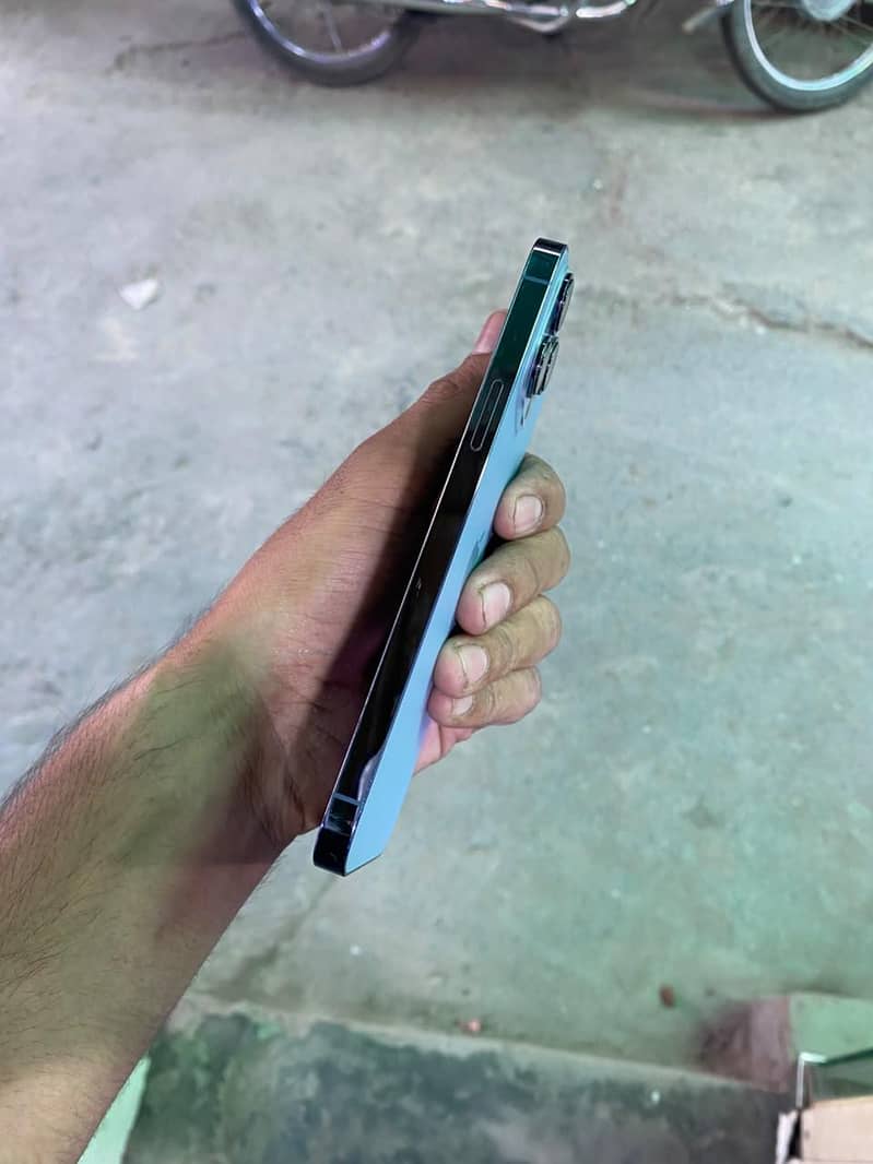 Apple iPhone 13 Pro Max 2