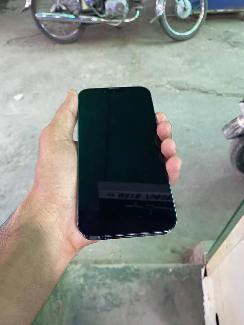 Apple iPhone 13 Pro Max 4