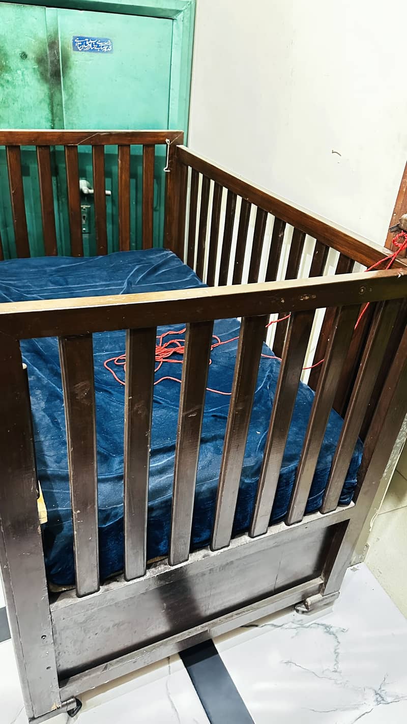 Baby cot 2