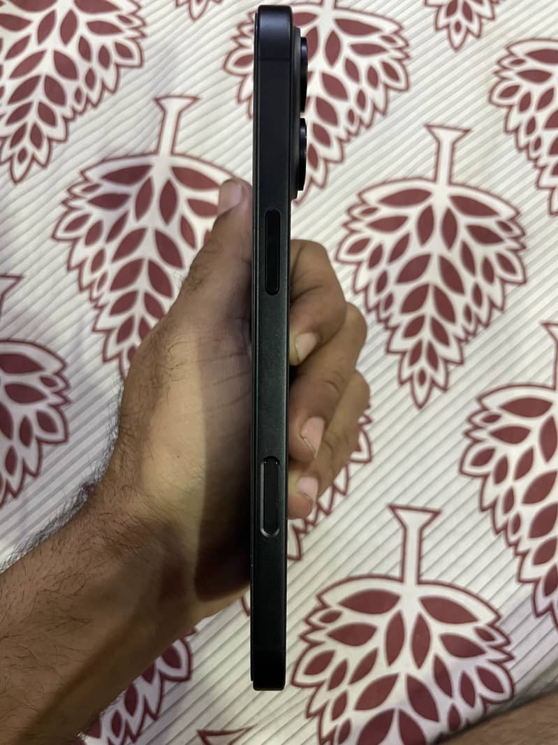 Apple iPhone 16 Plus 4